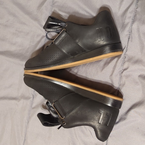 NOBULL Women\'s Black Leather Lifter Shoes Size 7.5
